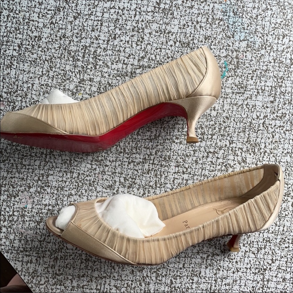 EUC christian louboutin Kitten Heels